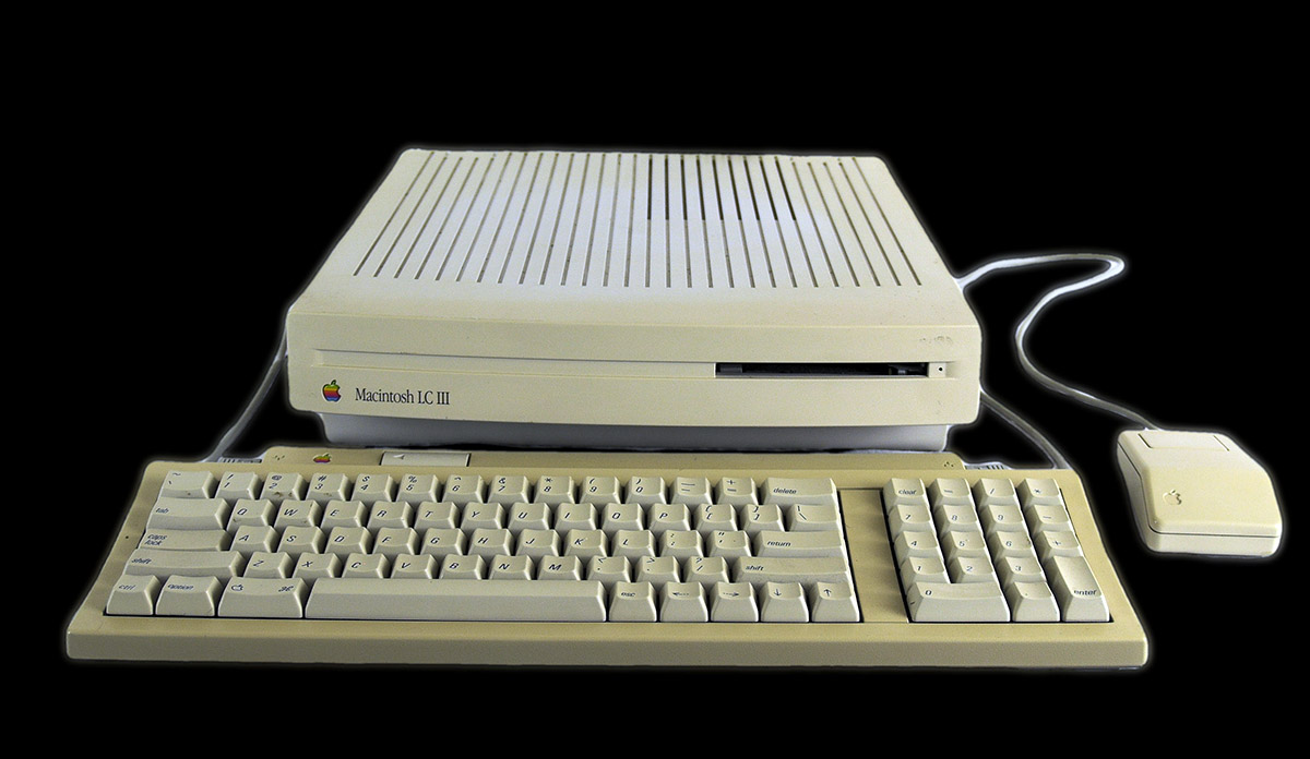 Apple Macintosh LC III with keyboard and mouse