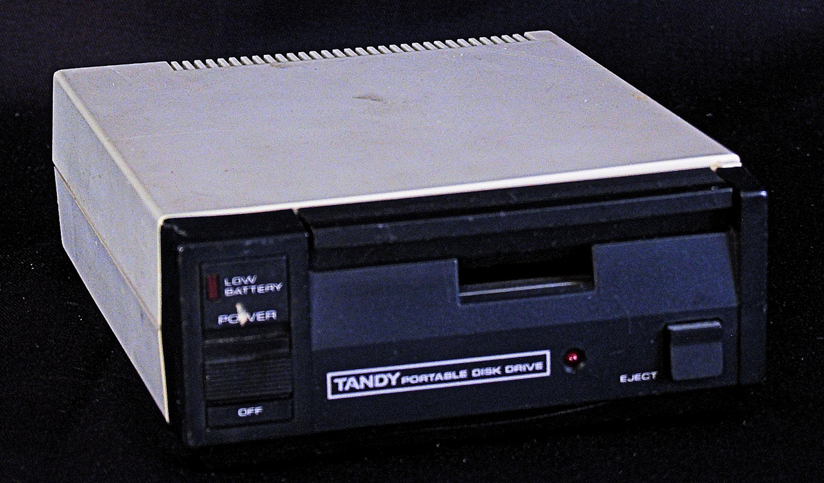 TRS-80 Model 100 Portable disk drive