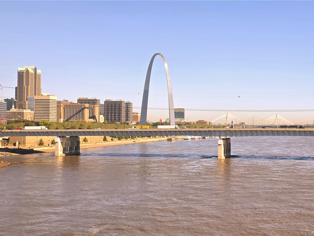 St. Louis, Gateway Arch and Mississipi River`